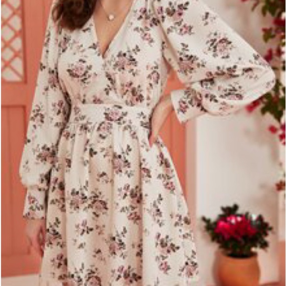 Women’s Surplice Neck Floral Dress Size Large